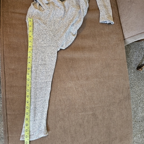 Democracy Long Sleeve One Cold Shoulder Lightweight Sweater Size M - Picture 11 of 11